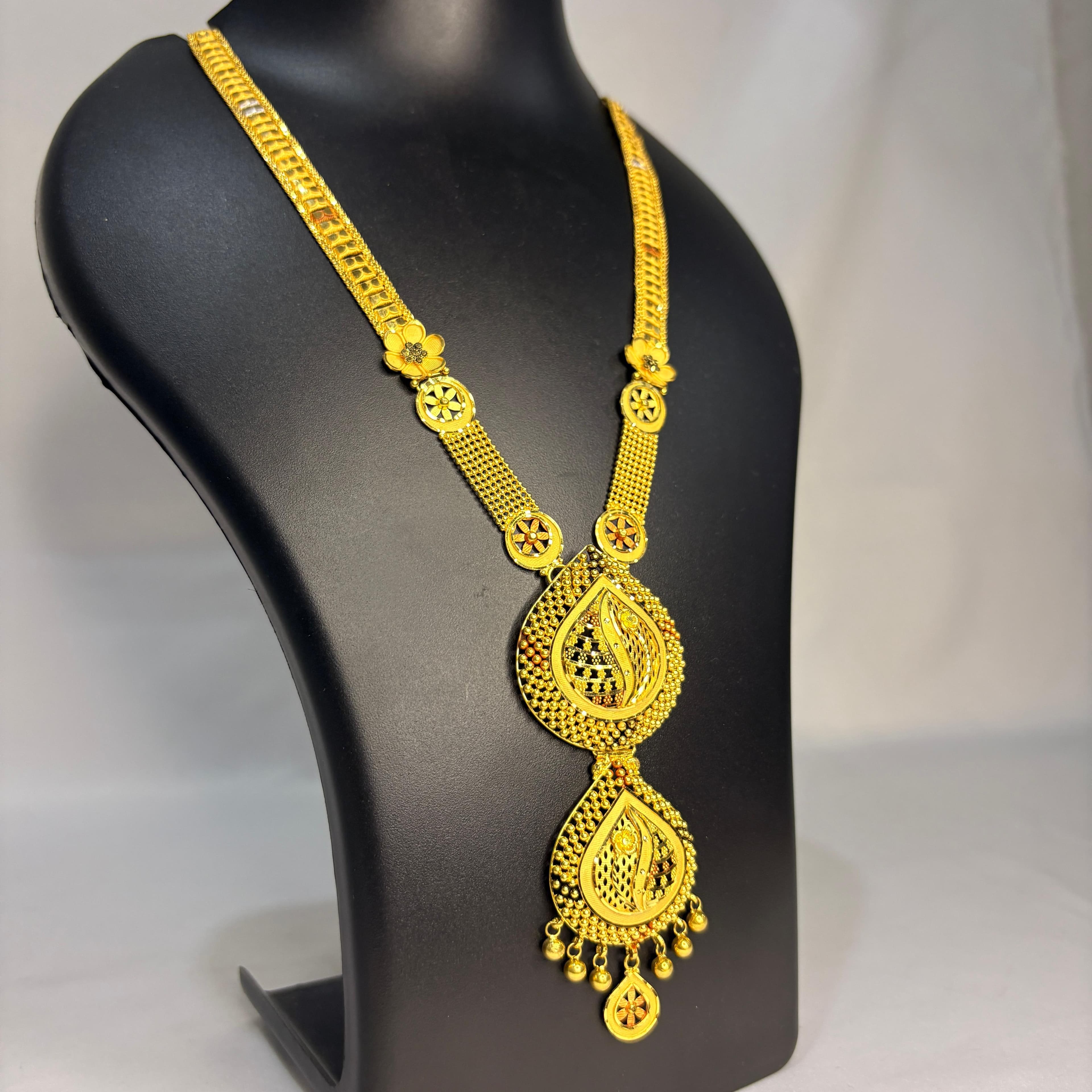 Rajsi Floral Pendant Necklace