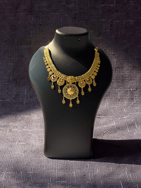 Chandrika Floral Medallion Necklace - Thumbnail 2